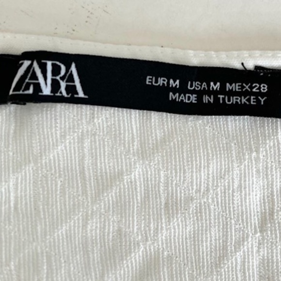 Zara Wide V-Neck 3 Quater Sleeves Light Weight White Cotton Shirt - Picture 6 of 6